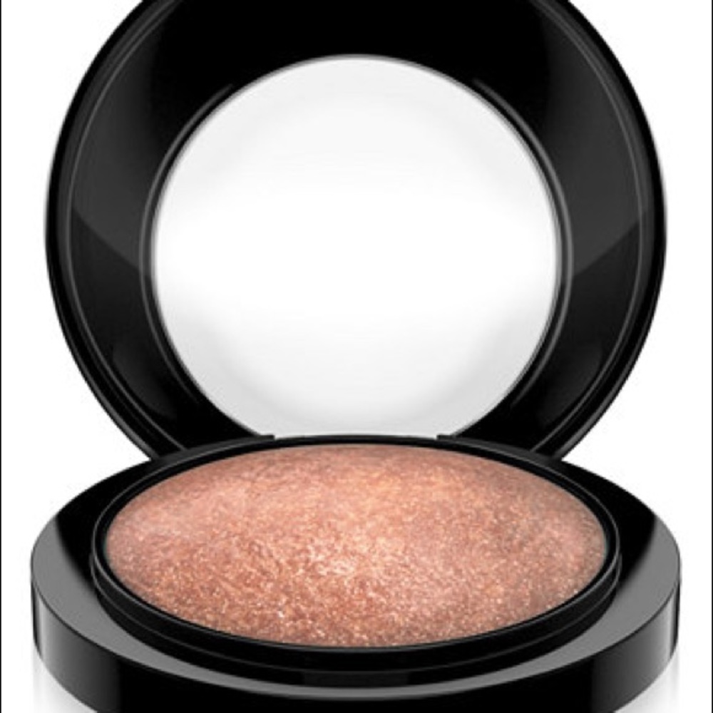 Mac global glow mineralized skinfinish